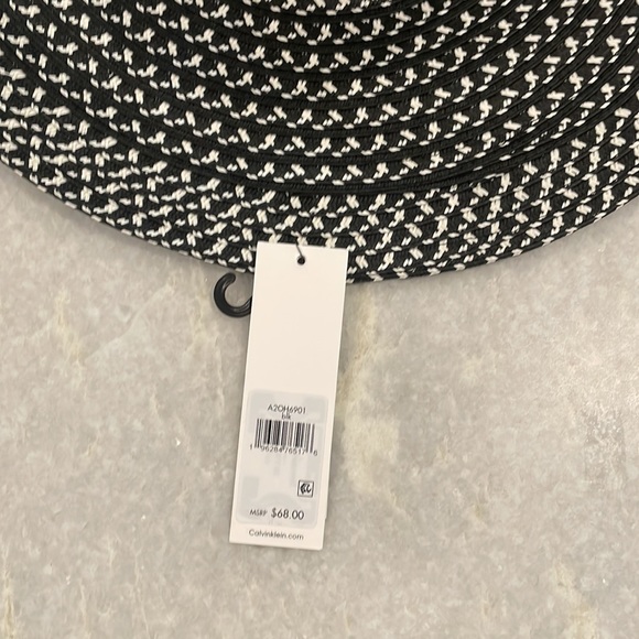 Elegant Calvin Klein Straw Hat - Picture 5 of 5